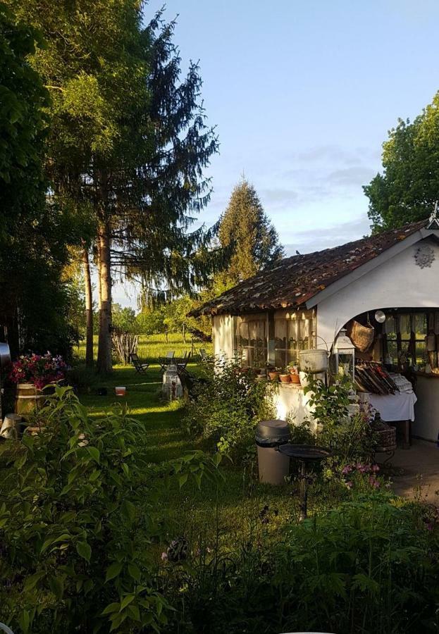 Bed & Breakfast Le Savoir Vivre Bonnes (Charente)